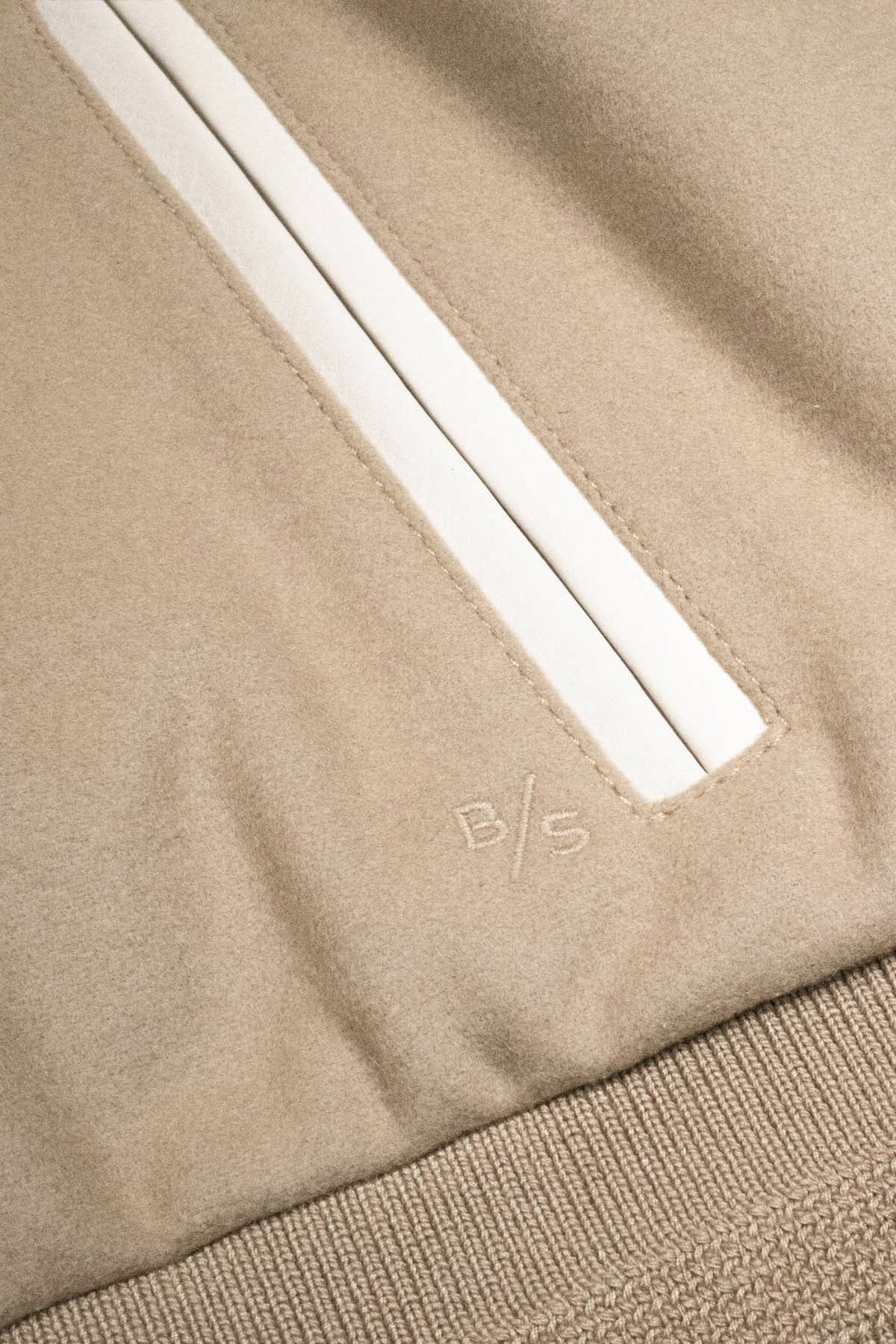 Varsity Ecru Tall (Man)