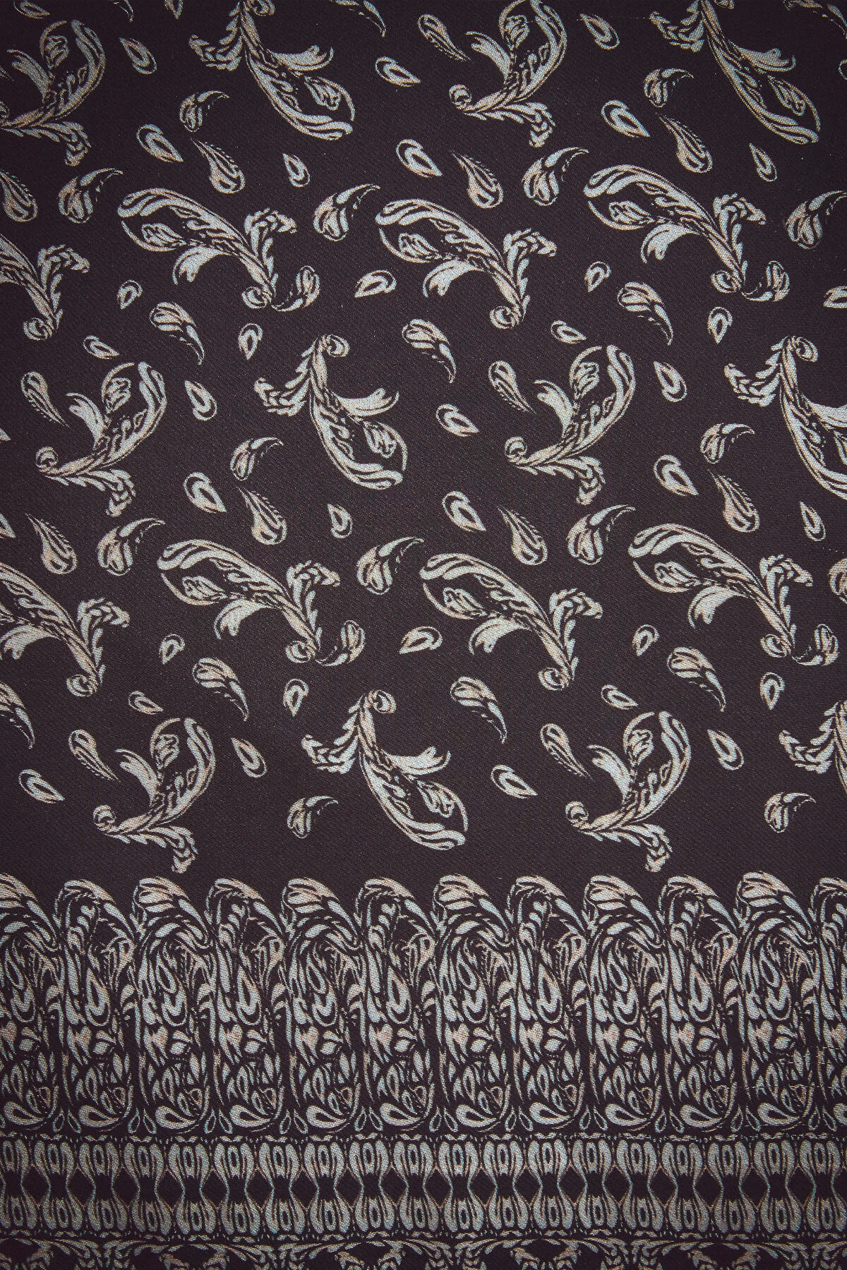 Kay Michaels: Paisley (Woman)